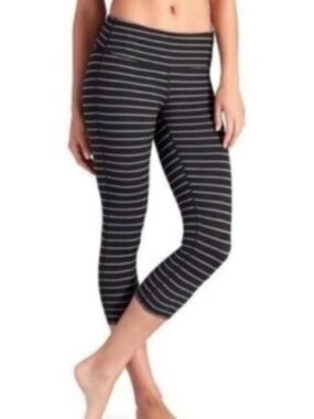 Athleta Chaturanga Crop Leggings Black Stripe Yoga Pants Size MT